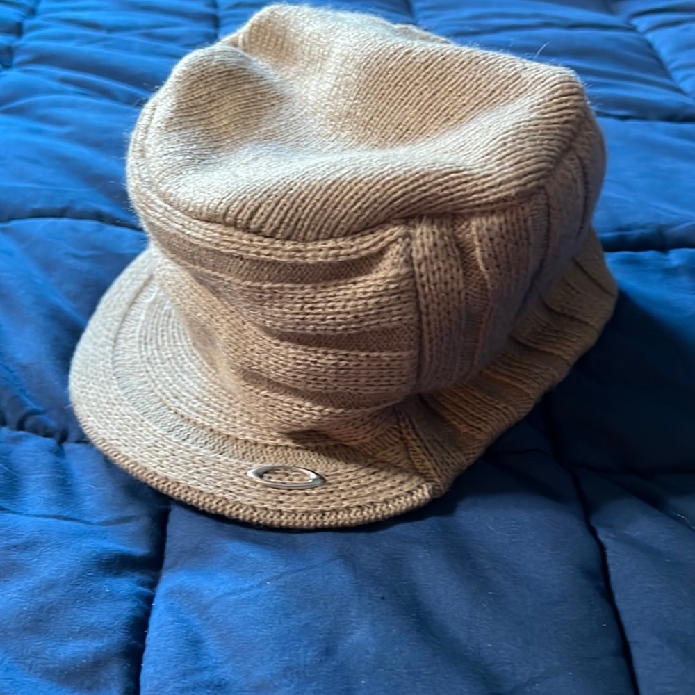 Oakley Brimmed Cap Color Tan LIKE NEW NEVER WORN **VERY RARE**